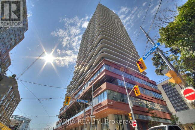 Photo du bâtiment - 280 Dundas St W