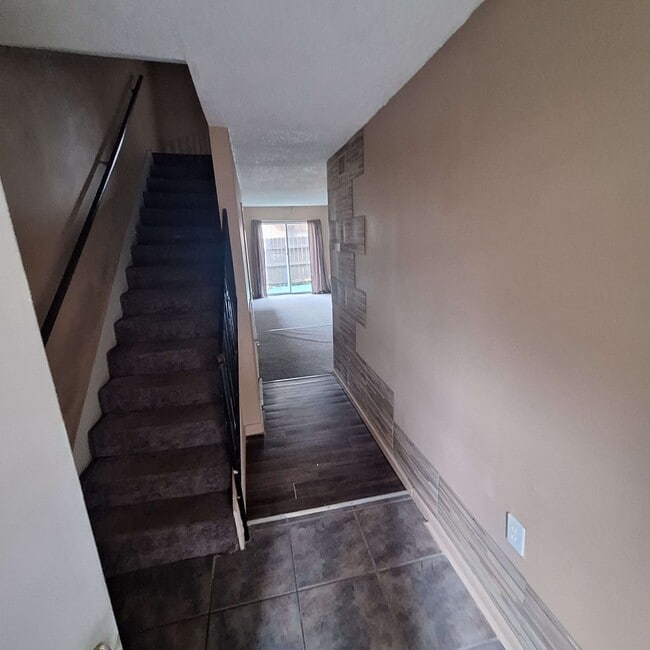 Building Photo - 2117 Giuffras Ave