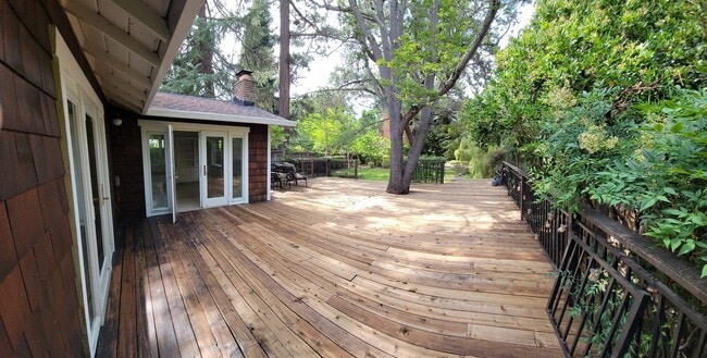 Building Photo - Excellent West Side Alamo Home