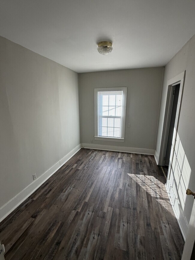 Foto del edificio - 604 E Church St