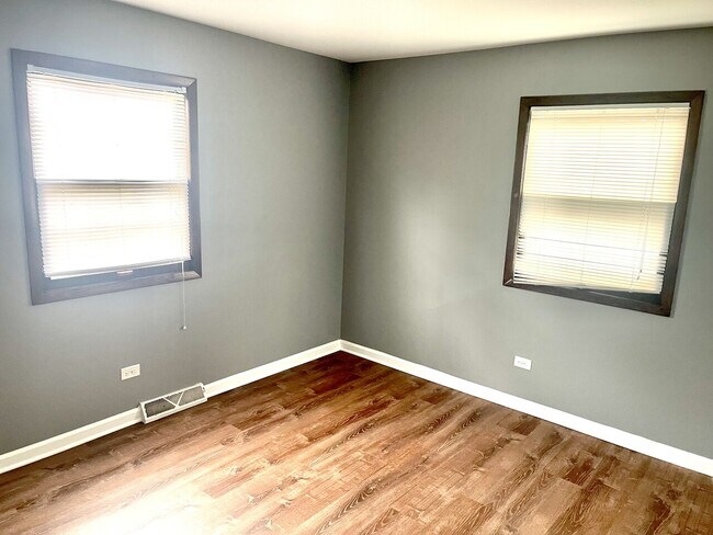 Building Photo - 5 Thomas Ct, Richton Park