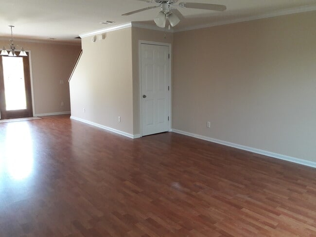 Foto del edificio - Lake Shore Subdivision-Port Wentworth