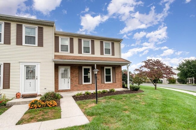 Building Photo - 501 Allenview Dr