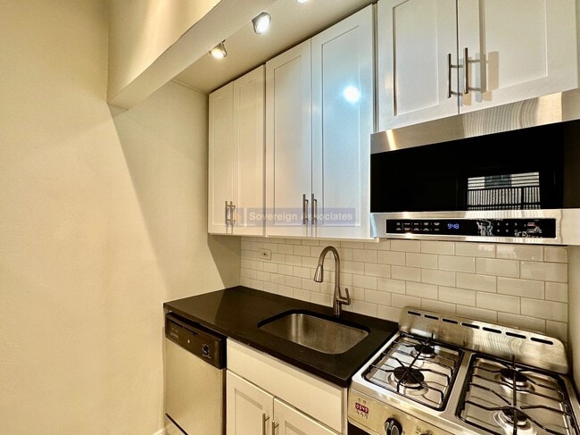 Foto del edificio - 328 W 83rd St