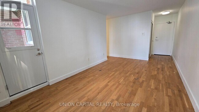 Photo du bâtiment - 407-230-230 Oak St