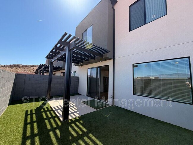 Building Photo - 571 E Hemsworth Ln