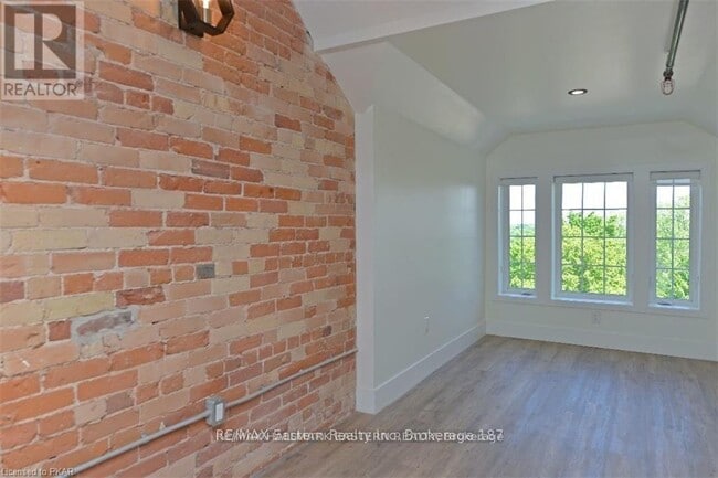 Building Photo - 1354-1354 Youngs Point Rd
