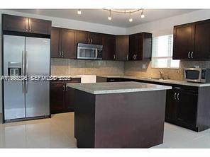 Foto del edificio - 500 NW 43rd Ct