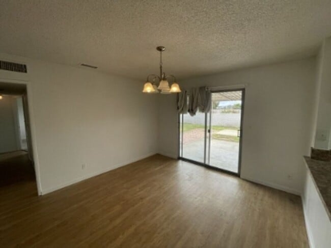 Foto del edificio - 1349 Taft St