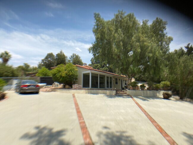 Foto del edificio - 9922 Sunland Blvd