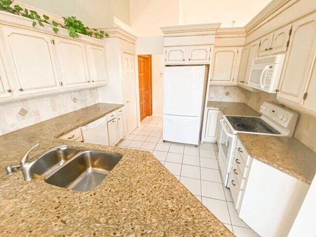 Building Photo - 727 Red Wing Dr