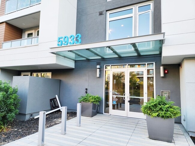 Foto del edificio - 5933 Sunstone Dr