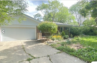 Building Photo - 2727 Oakdale Dr