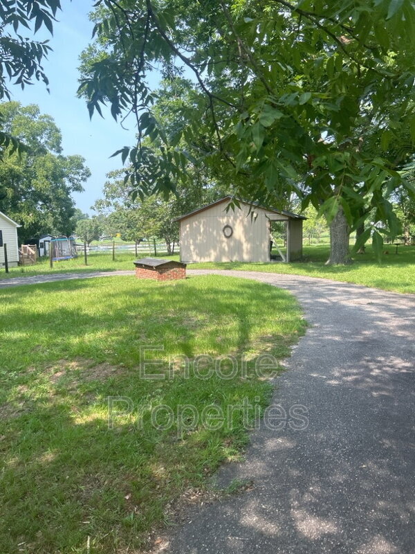 Foto del edificio - 176 Fletcher Ave
