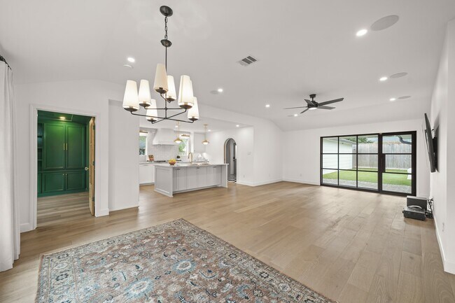 Foto del edificio - 4418 Grass Valley St