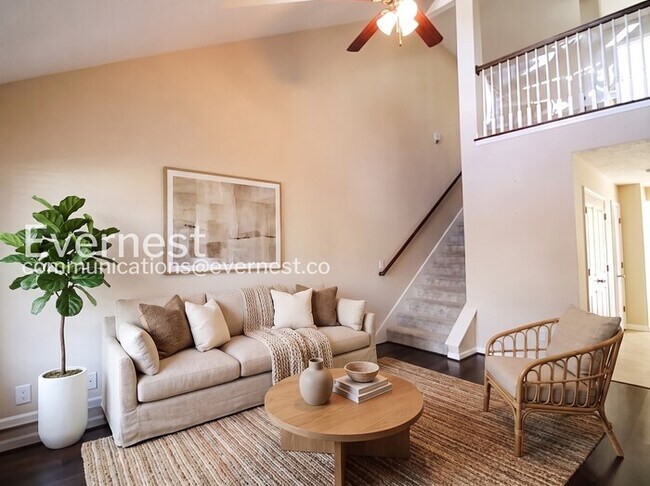 Building Photo - Spacious Home with Fenced Yard and Garage