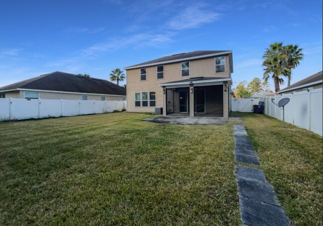 Foto del edificio - 15713 Lexington Park Blvd