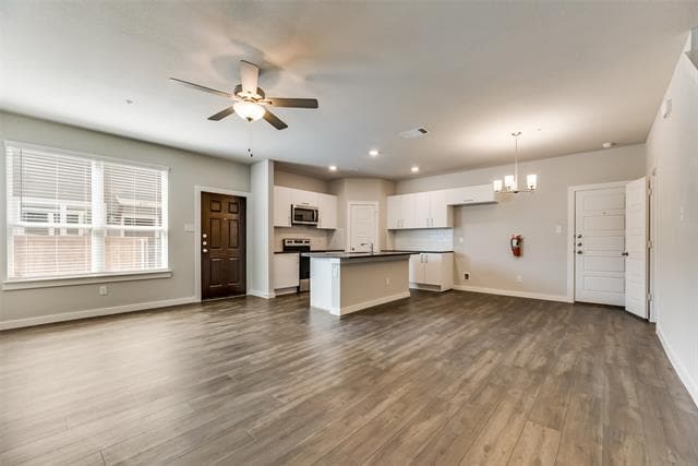Building Photo - 659 Wheatfield Dr