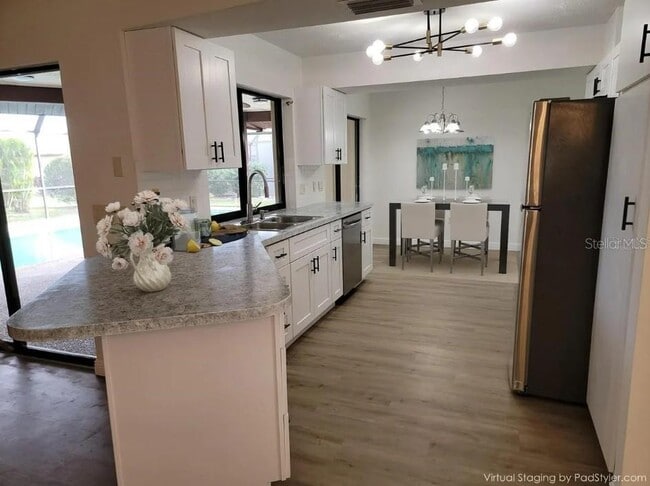 Foto del edificio - 5831 Monroe Rd