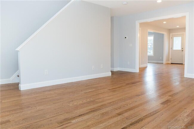 Foto del edificio - 793 Pond St