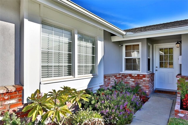 Building Photo - 16352 Hollywood Ln