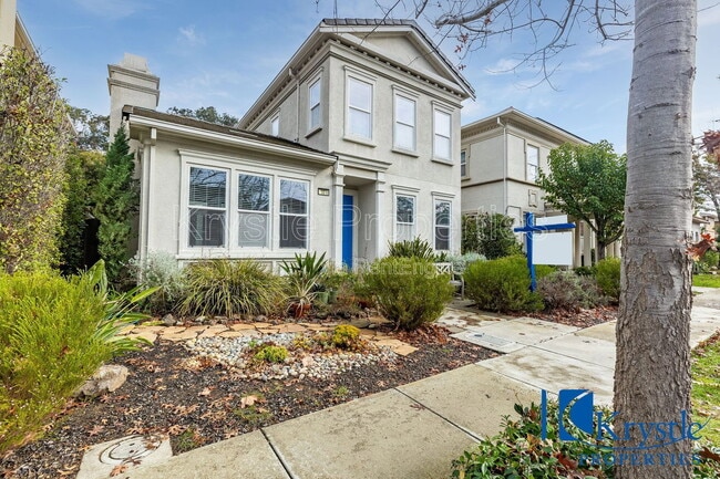 Building Photo - 1010 Madrone Ave