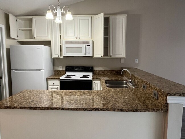 Building Photo - 2 Bedroom, 2 Bath, Third Floor Condo for L...