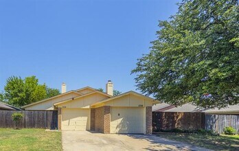 Building Photo - 2718 Countryside Ln