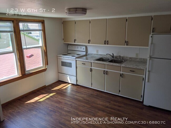 Building Photo - 123 W 6th St