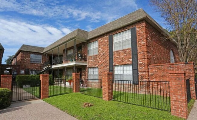 Building Photo - 6125 E Wonsley Dr