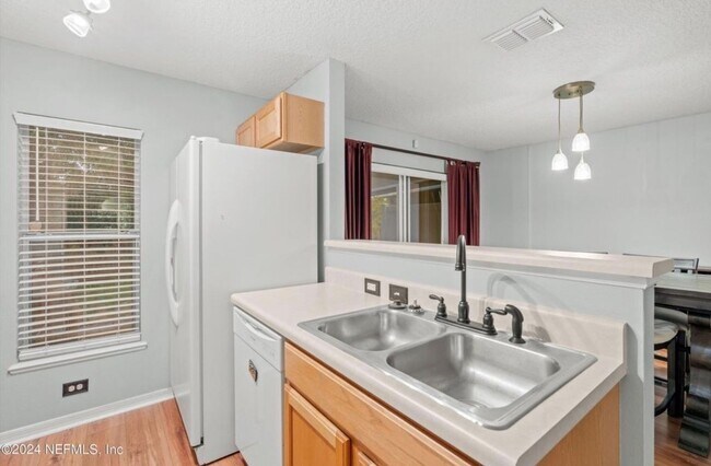 Foto del edificio - 11565 Hickory Oak Dr