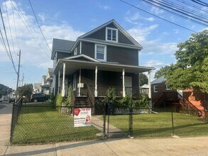 Building Photo - 22 Cozzens Ave