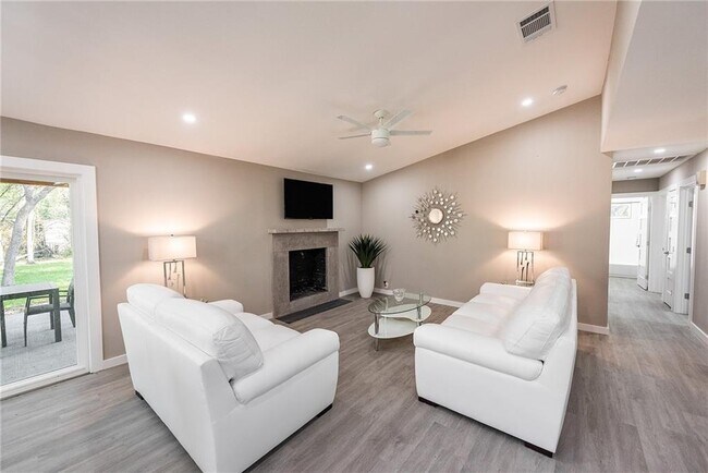Foto del edificio - 11905 Highland Oaks Trail