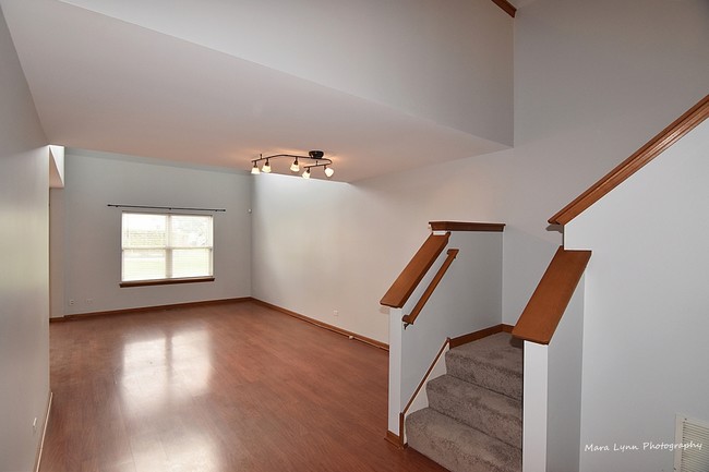 Building Photo - 120 Red Rose Dr
