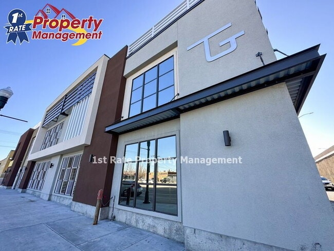 Foto del edificio - 1424 W Front St