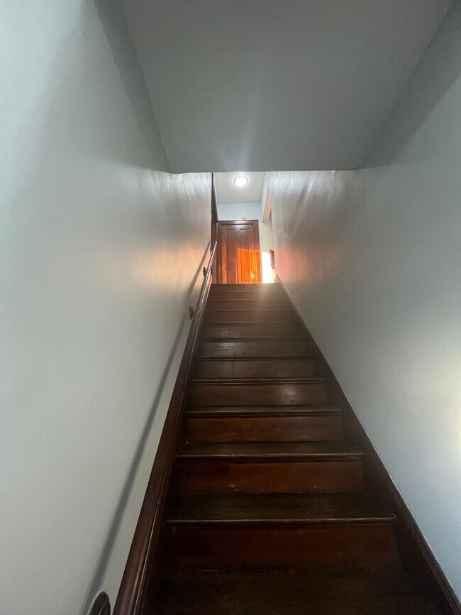 Foto del edificio - Beautiful Character in this Two Bedroom!