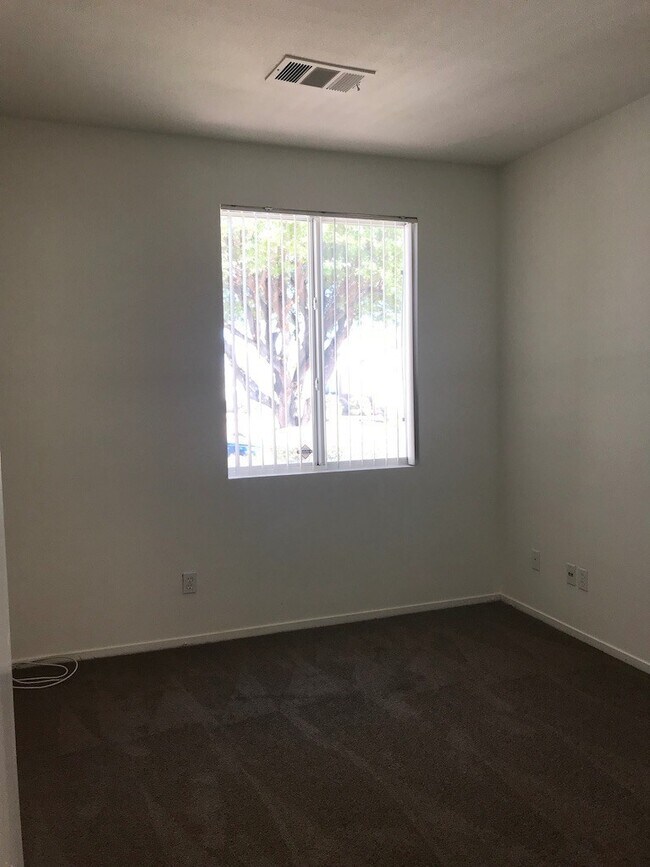 Foto del edificio - GREAT LOCATION*SINGLE STORY HOME*