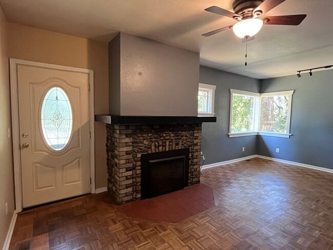 Building Photo - Spacious 4-Bedroom Home Across from Silver...