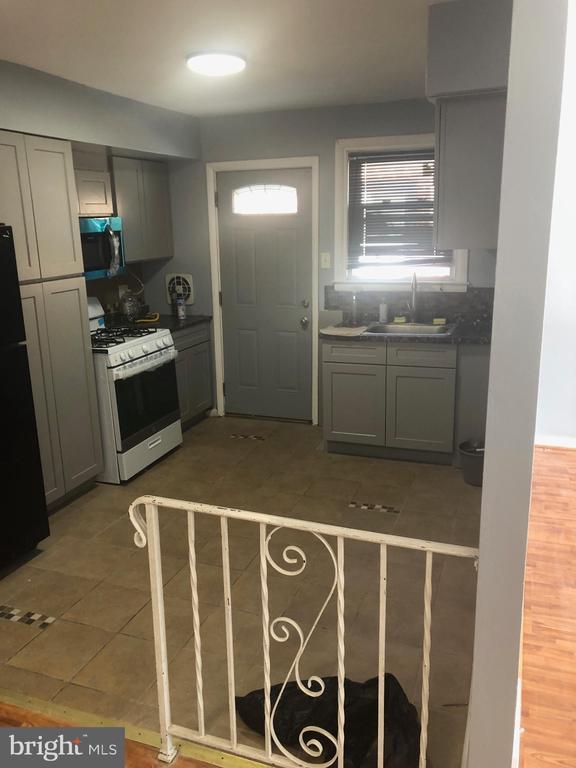 Building Photo - 8550 Tolbut St