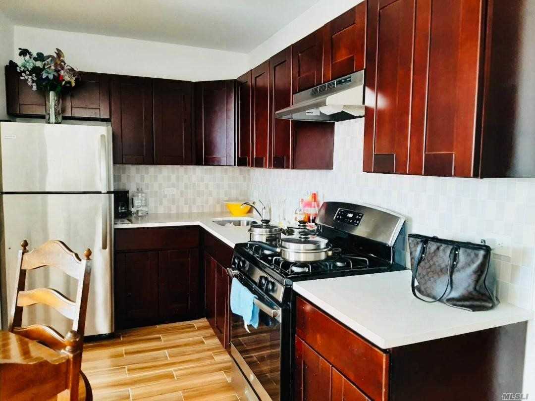 Foto principal - 81-05 Queens Blvd