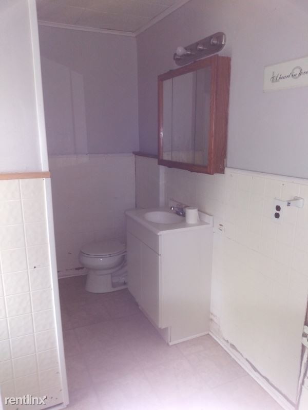 Building Photo - 3 br, 1 bath House - 55 Bickford Ave