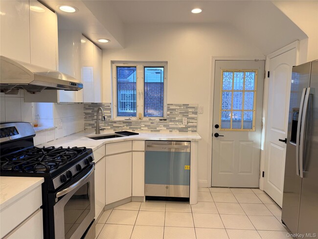 Building Photo - 76-12 175th St