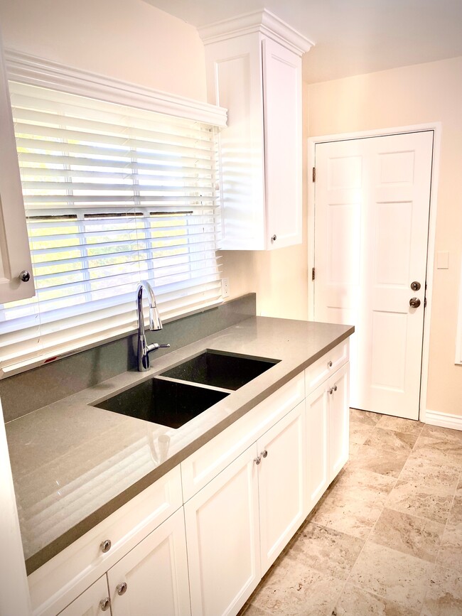 Kitchen - 178 Cedar Crest Ave