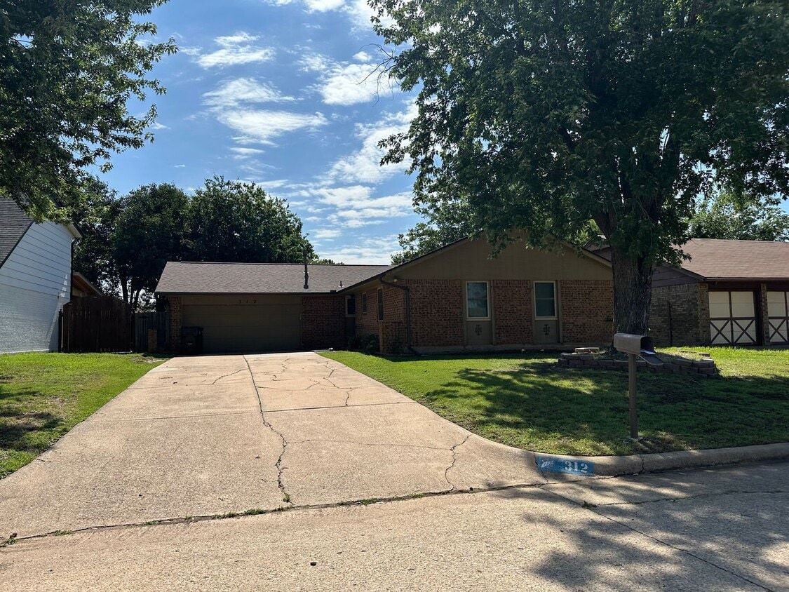 Photo - 312 S Avery Dr (Moore, OK)