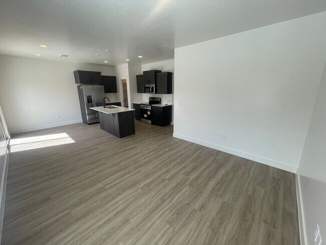 Foto del edificio - Beautiful Townhome! Washer and dryer included.