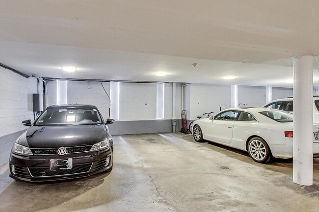 Foto del edificio - 400 Ascot Dr