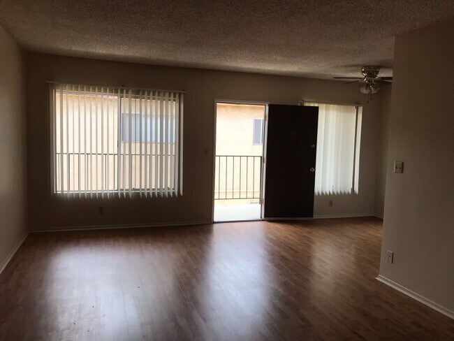 Foto del edificio - 720 Raymond Ave