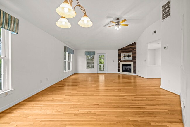 Building Photo - 208 56th St