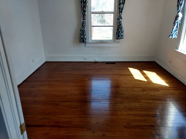 Foto del edificio - 214 W Ramona Ave