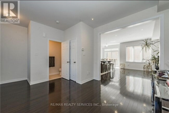 Building Photo - 74 Aldersgate Dr